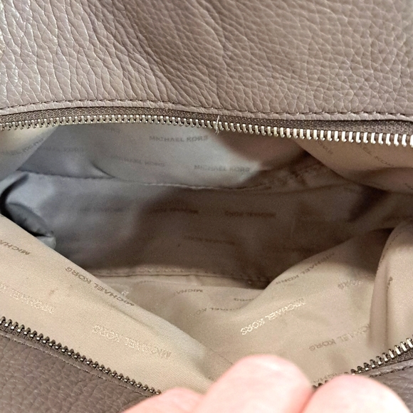 Michael Kors Gorgeous Leather Bag - Picture 6 of 16